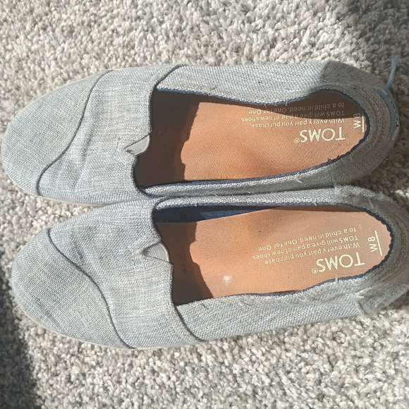 Tom's Grey Slip Ons, Women's Size 8 - Picture 1 of 4